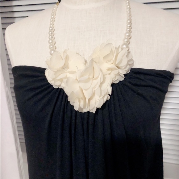Maxi Pleated Front Flowers Center Pearl Neck Strap